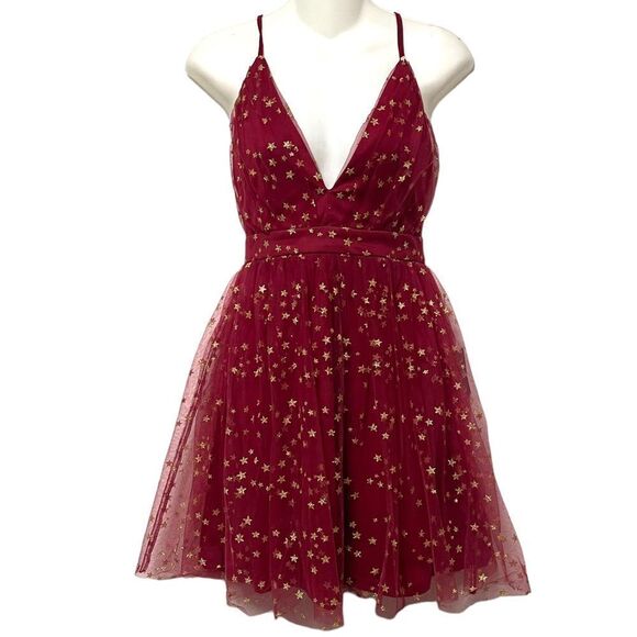 NWT LULUS Favorite Moment Burgundy and Gold Star Print Skater Dress M - Picture 2 of 12